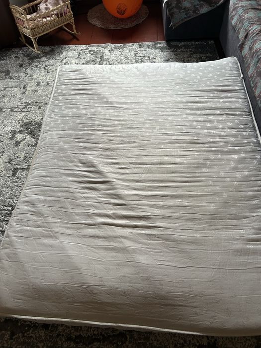 Віддам безкоштовно матрас