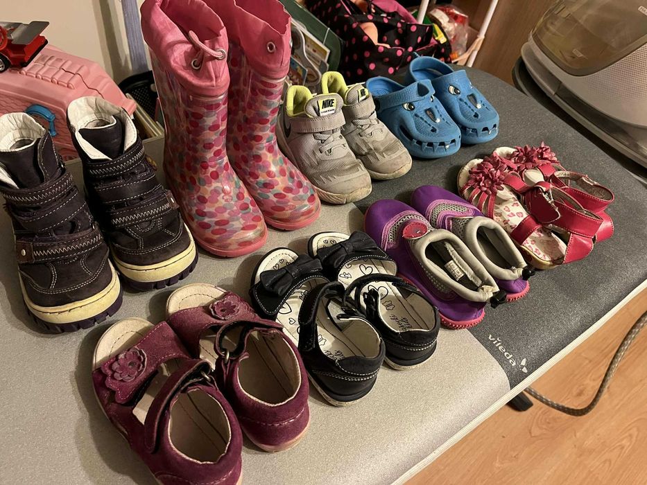 Buty dziewczęce, 8 par, rozmiar 25