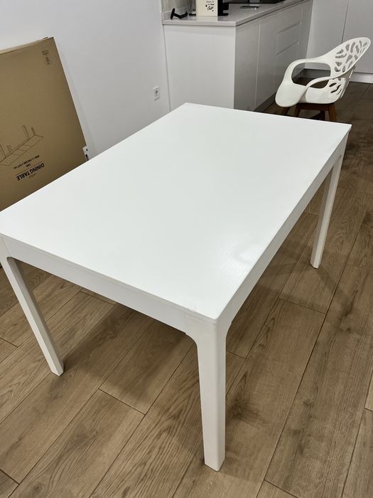 Mesa Ikea Usada em bom estado