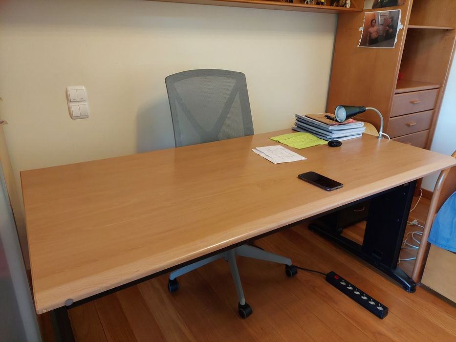 Secretaria Levira com modulo de gavetas lateral