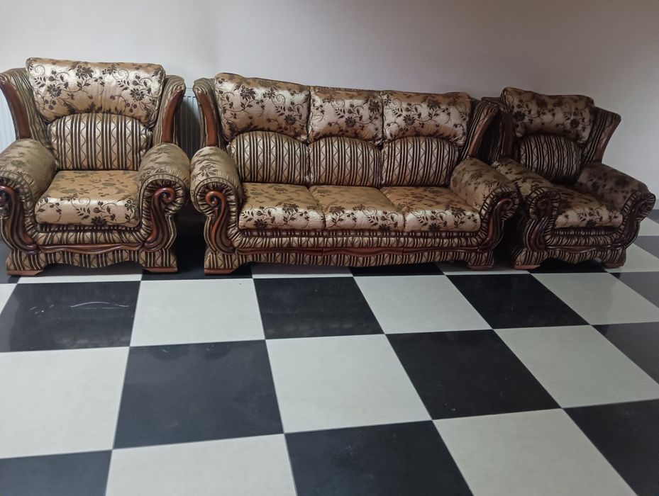 Продам Диван і два крісла в ідеальному стані продаж з рук в руки