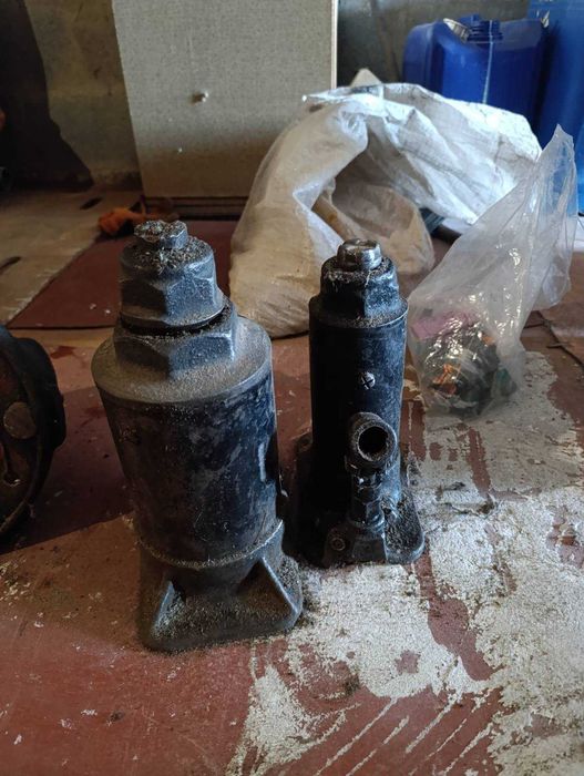 Домкрат на 3 тон.