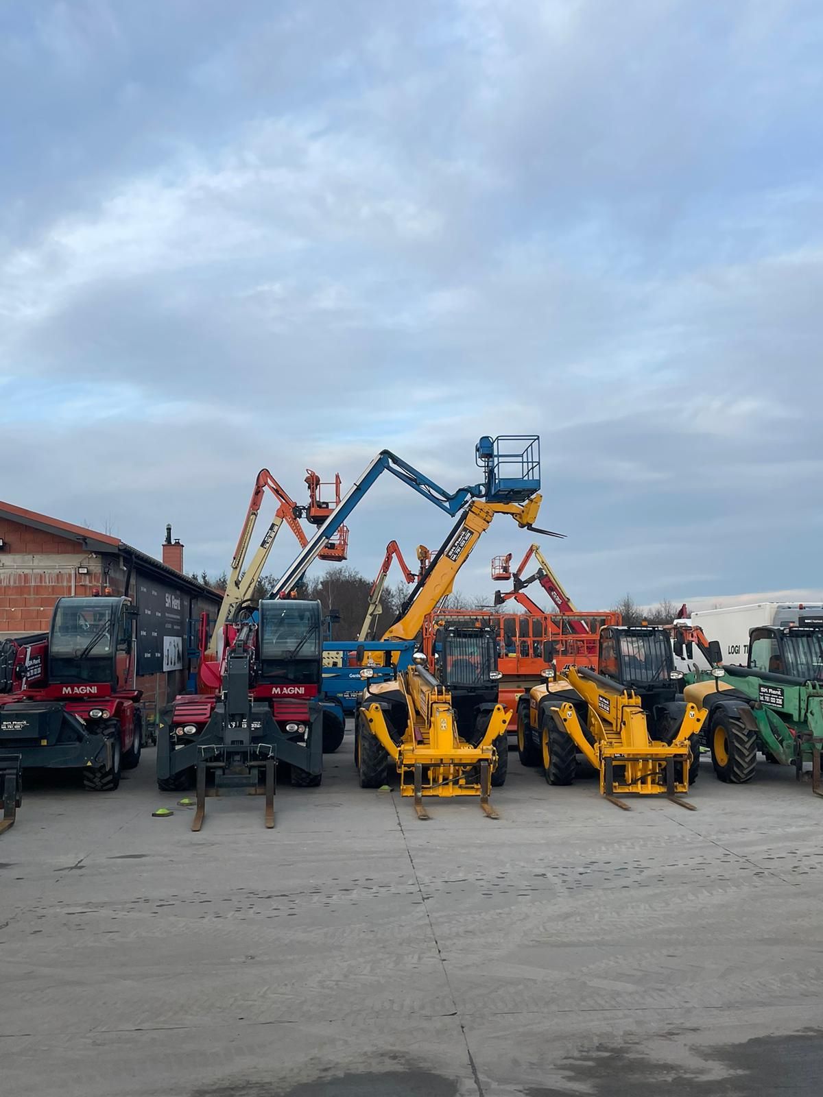 Podnośnik /podest/ ładowarka/ JLG E450aj /wynajem również z operatorem