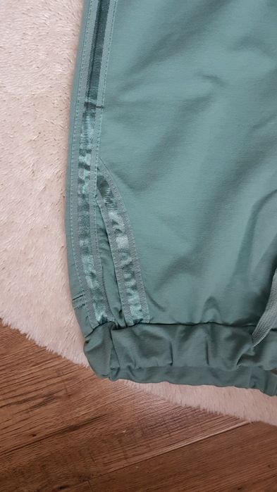 Dresowe włoskie spodnie nowe.