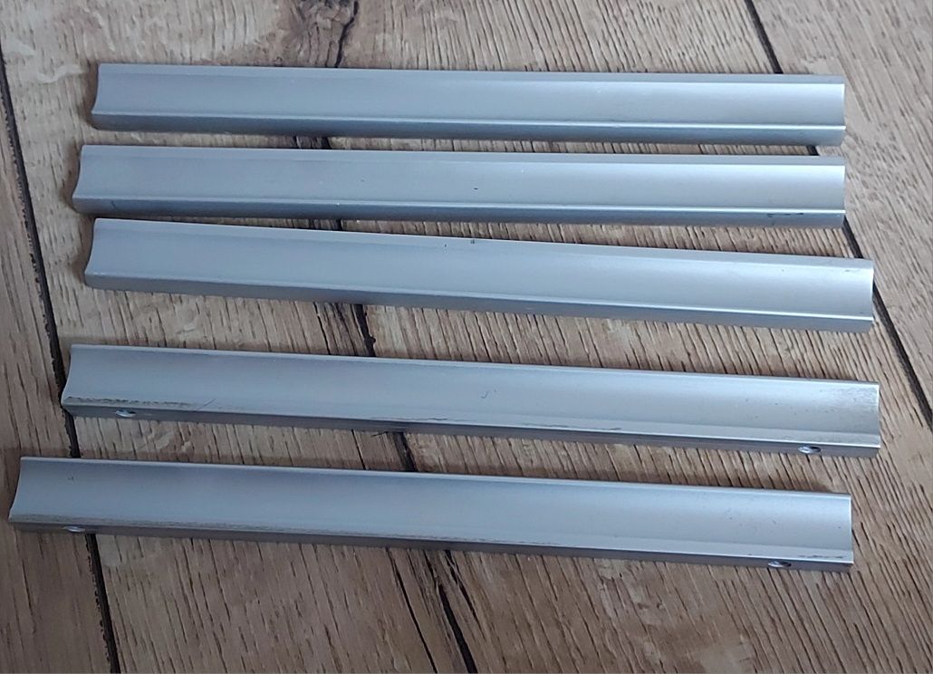 Uchwyty  czarne,    krawedziowe srebro ,, aluminiowe, złote