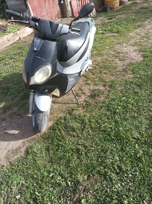 Скутер Benelli Італія