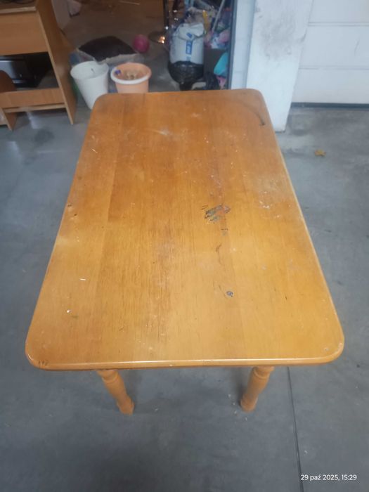 Stół drewniany - lakierowany