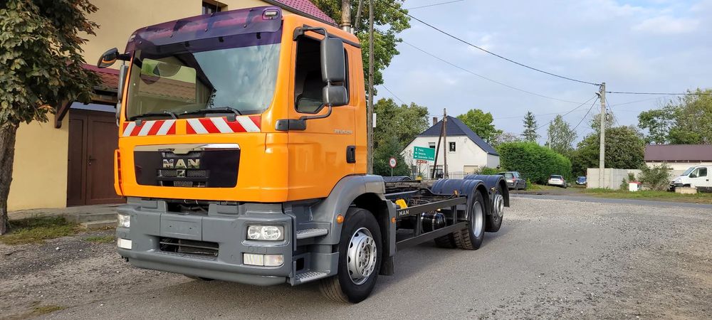 MAN KRÓTKI ROZSTAW 390cm, PIERWSZY WŁAŚCICIEL, PRZEBIEG 178tyś KM  3-y OSIOWY, BECZKA ASENIZACJA, książka serwisowa