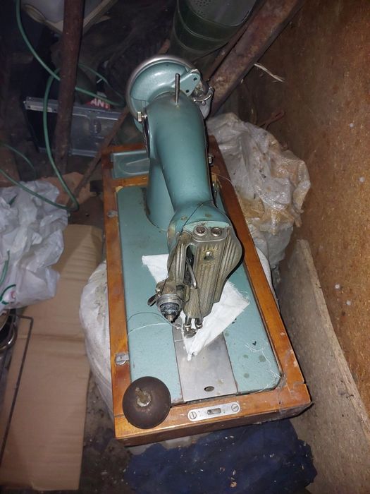 2 швейни машини елекро имеханична