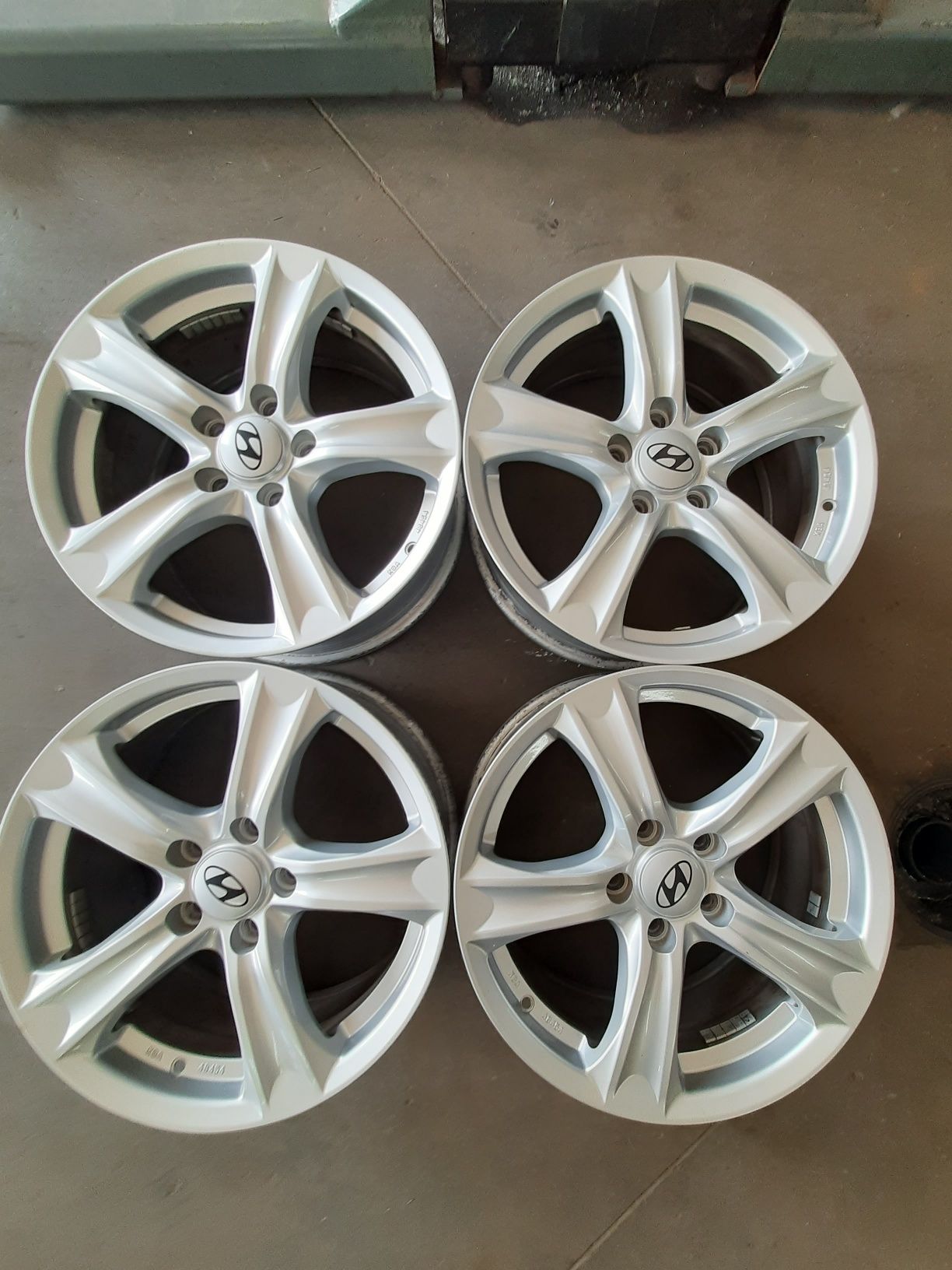 (0114) Felgi 17" 5x114,3 ET 45 7j - Hyundai