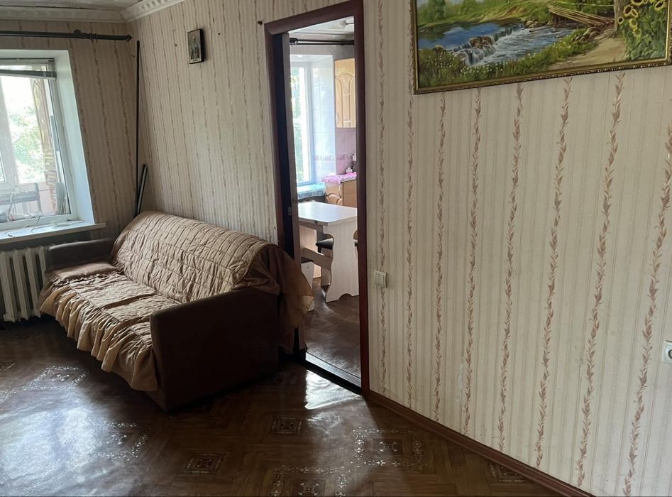 Продам двокімнатну квартиру центр