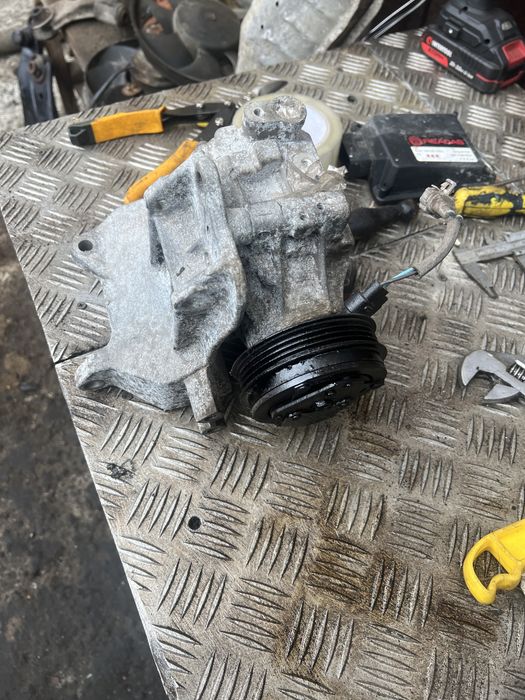 Компрессор 2.0 кондиционера Субару легаси subaru legacy год 04