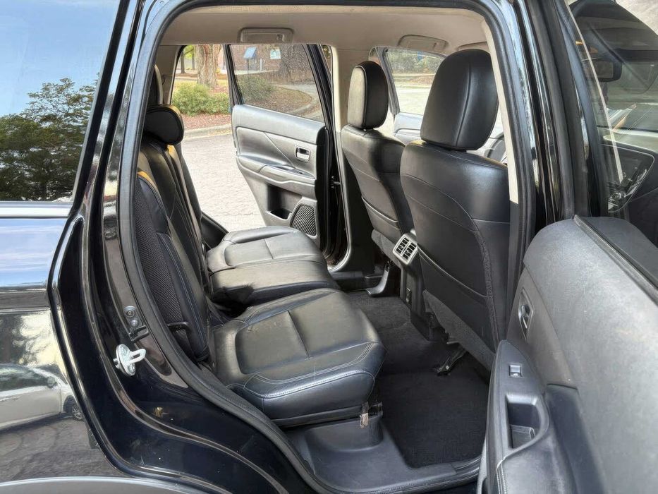 Mitsubishi Outlander SE S-AWC      2020