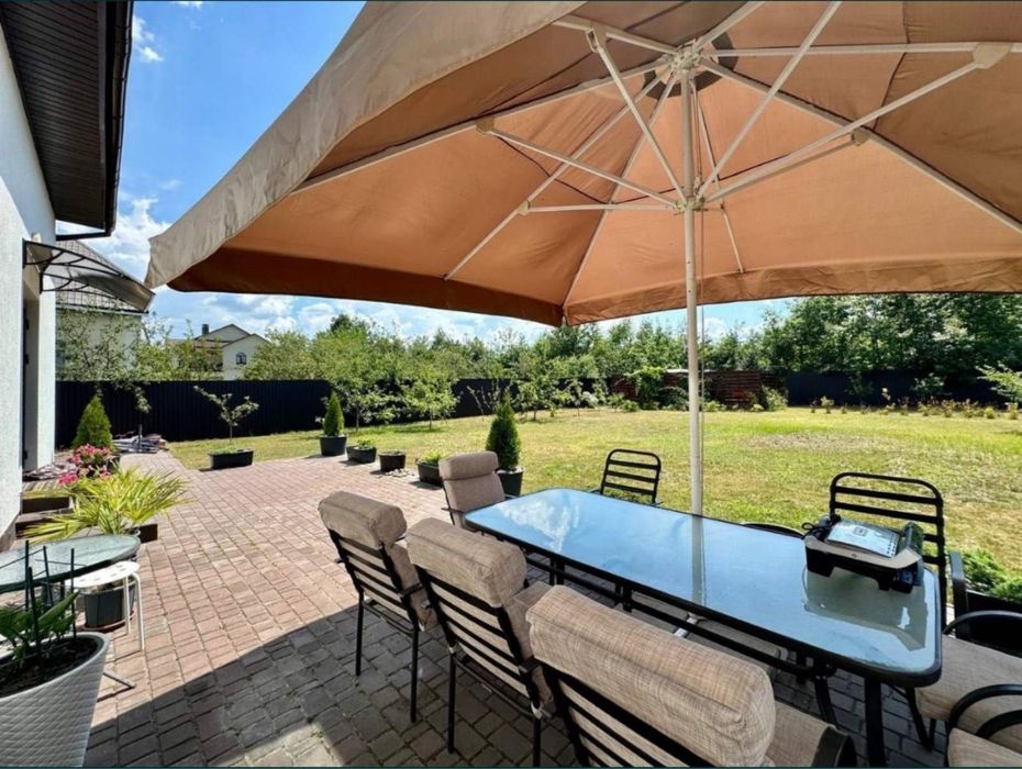 Будинок з якісним ремонтом у Дмитрівці, ділянка 12 соток!