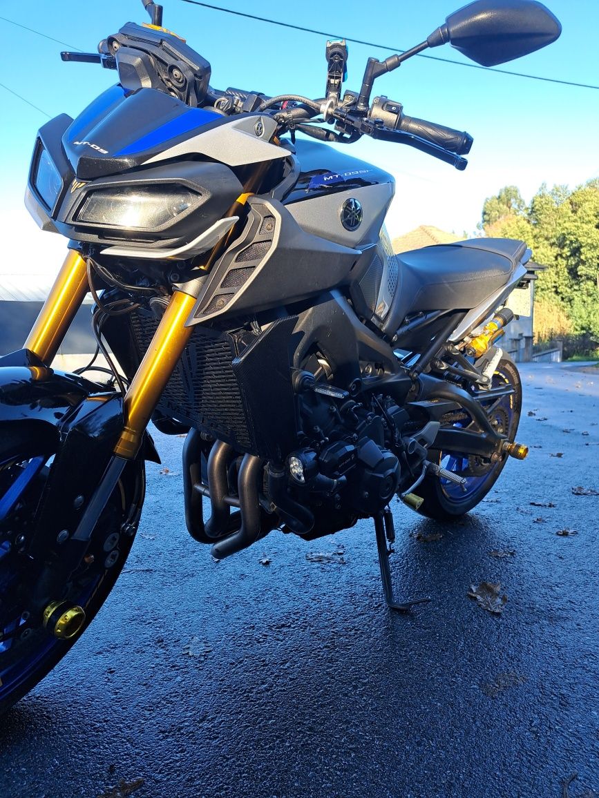 Yamaha mt 09 SP full akrapovic