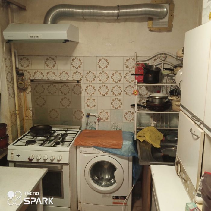 Сдам изолированную комнату в 2х к. квартире элитного тихого центра.