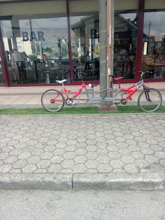 Vendo esta bicicleta de 3 lugares em bom estado