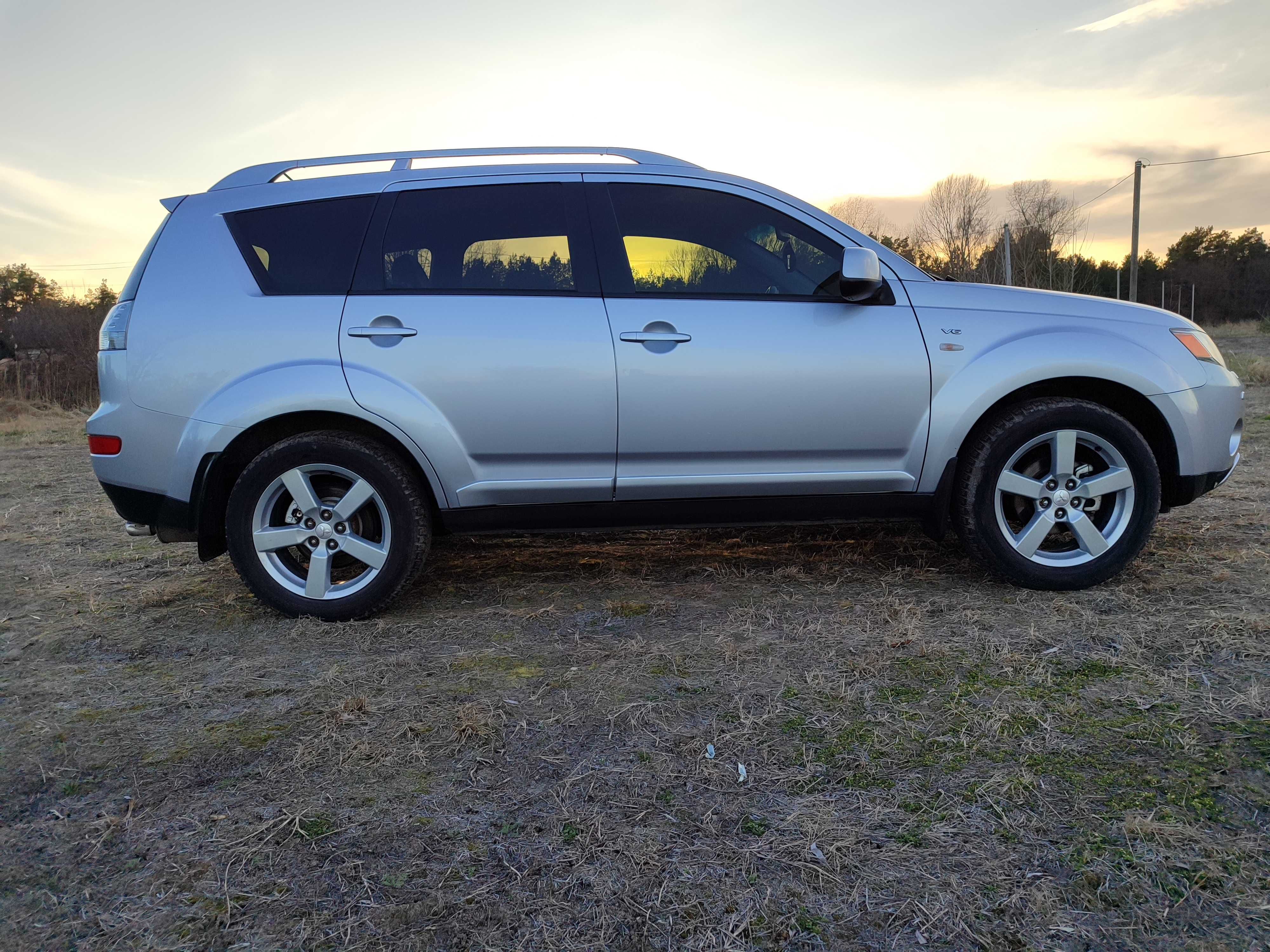 Продам MITSUBISHI Outlander•XL