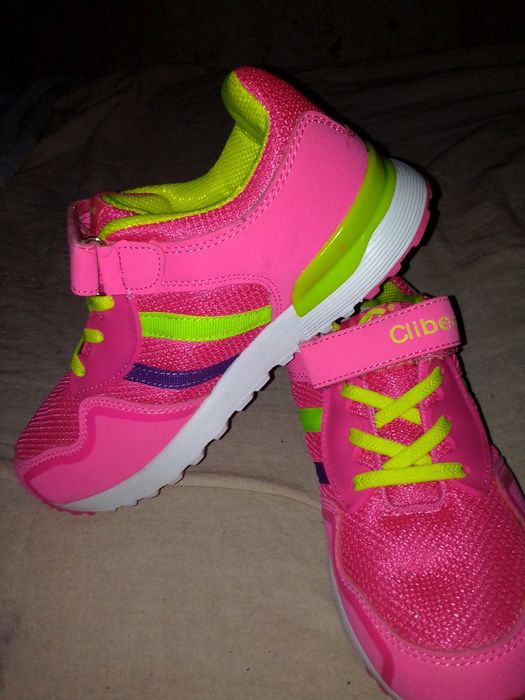 Кроссовки 36 . 22см по стельке