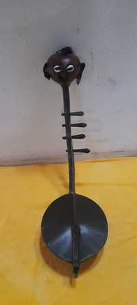 Viola tradicional africana.