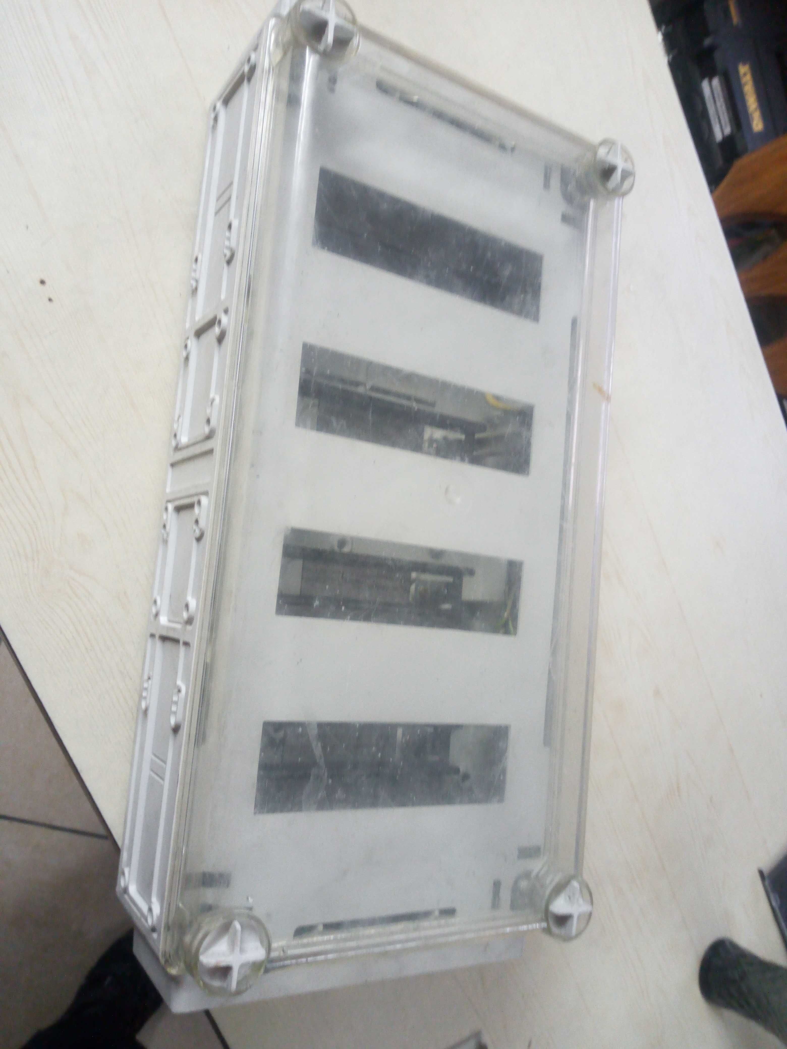 HENSEL Rozdzielnica podtynkowa 36 modłów. 4x9