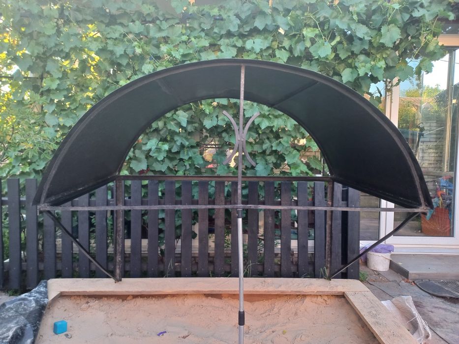 Якісний і добротний козирьок на вхідні двері