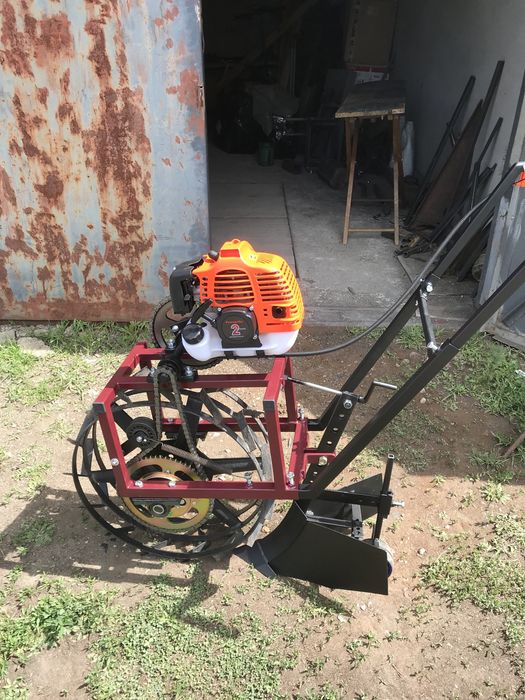 Продам мотопідгортач, мотоокучник.  Ціна без двигуна і окучника (рала)