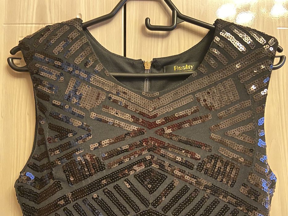 Нарядное платье с паетками