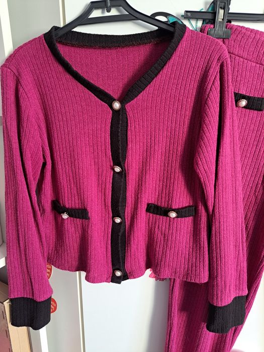 Komplet dla dziewczynki 140-146 sweterek spodnie