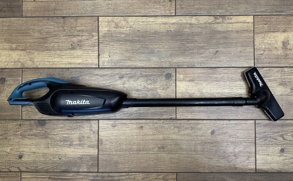 Odkurzacz akumulatorowy DCL182 Makita