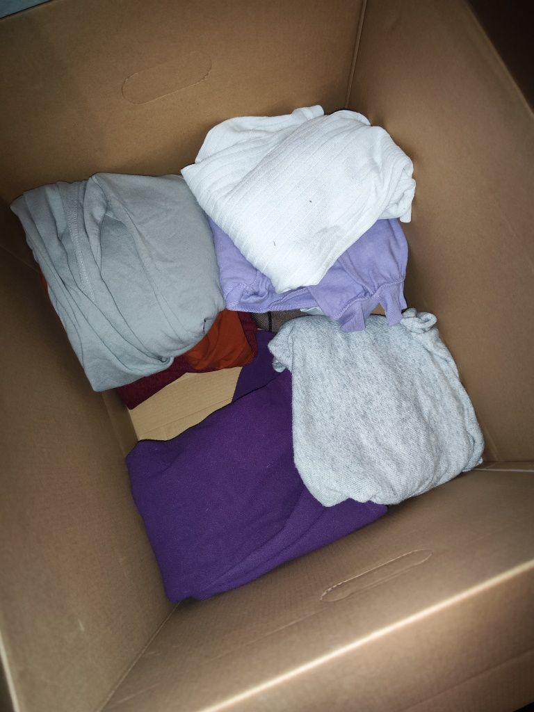 Paka paczka ubrań do lumpeksu bluzki sweterki 10 kg Reserved Sinsay