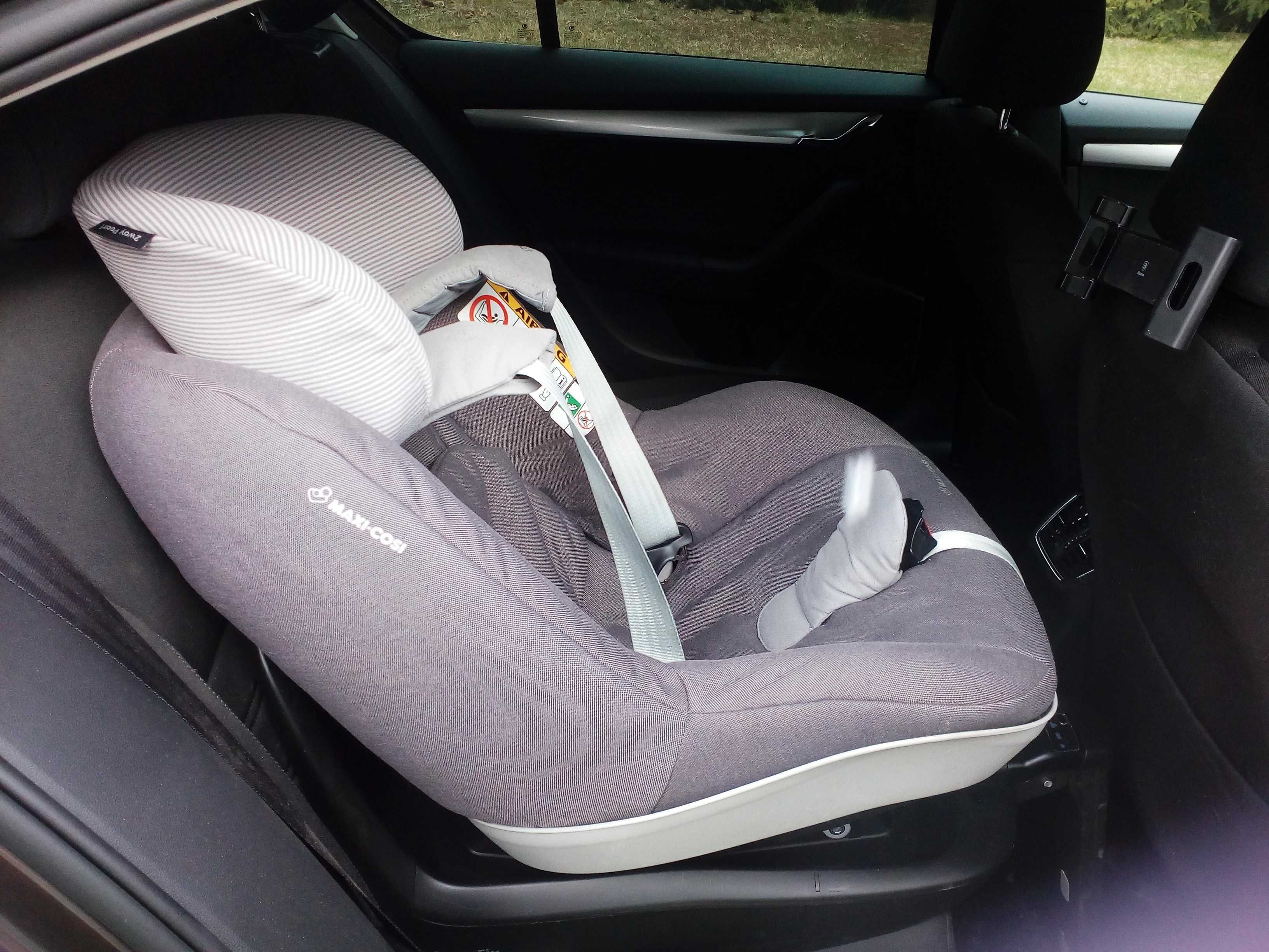 Fotelik Maxi Cosi 2way Pearl SZARY z bazą ISOFIX do 18,5kg