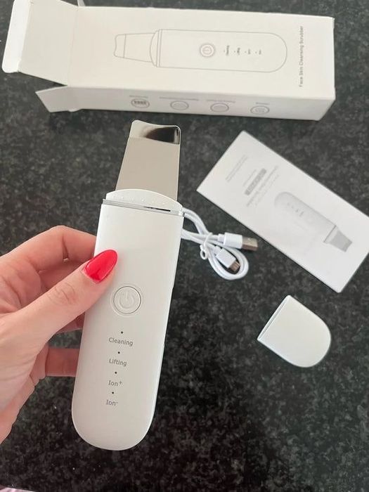 Ультразвуковой скрабер для обличчя