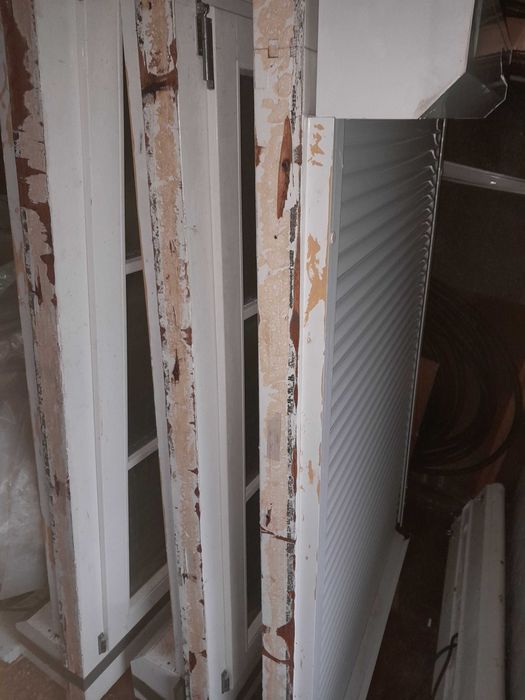 Janelas madeira macissa com perciana em aluminio