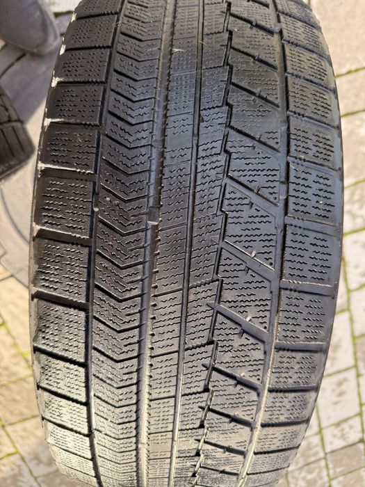 Bridgestone Blizzak 235/45 R18