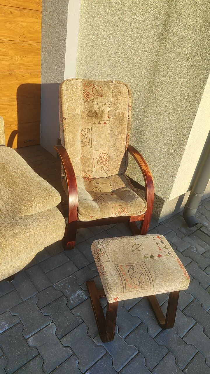 Sprzedam Sofę oraz fotele. Świeżo po wypraniu
