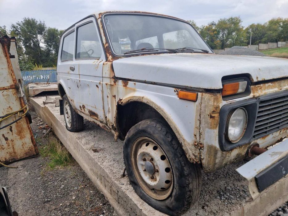 Продам ниву на запчасти