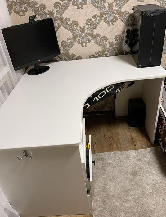 Стіл детячий.   .