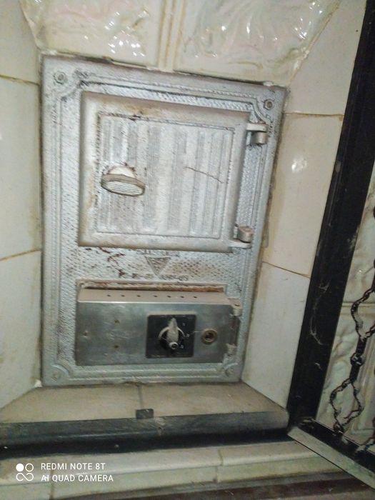 Elegancki narożny piec kaflowy z wkładem elektrycznym