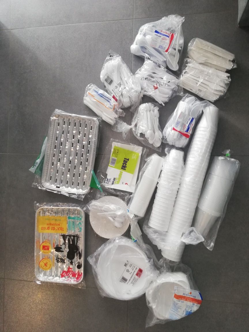 Nowe Plastikowe Kubki Sztućce itp.