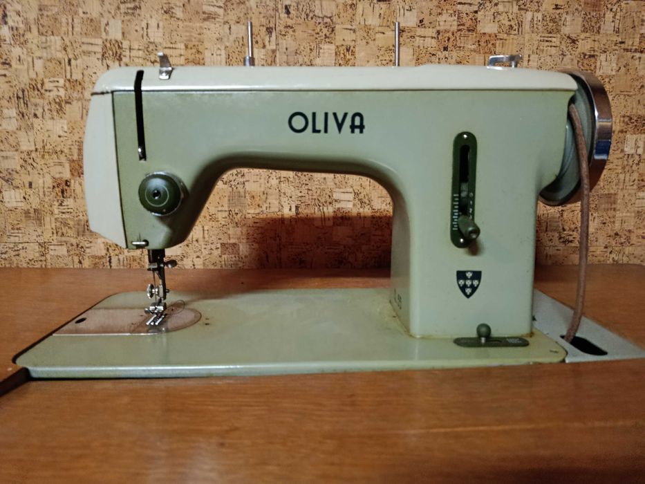 Máquina de costura OLIVA