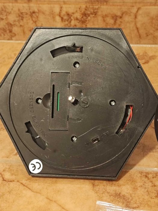 candeeiro de parede com painel solar