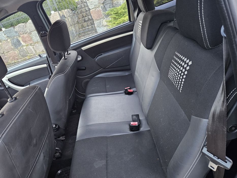 Logan 2012r  1.6 benzyna