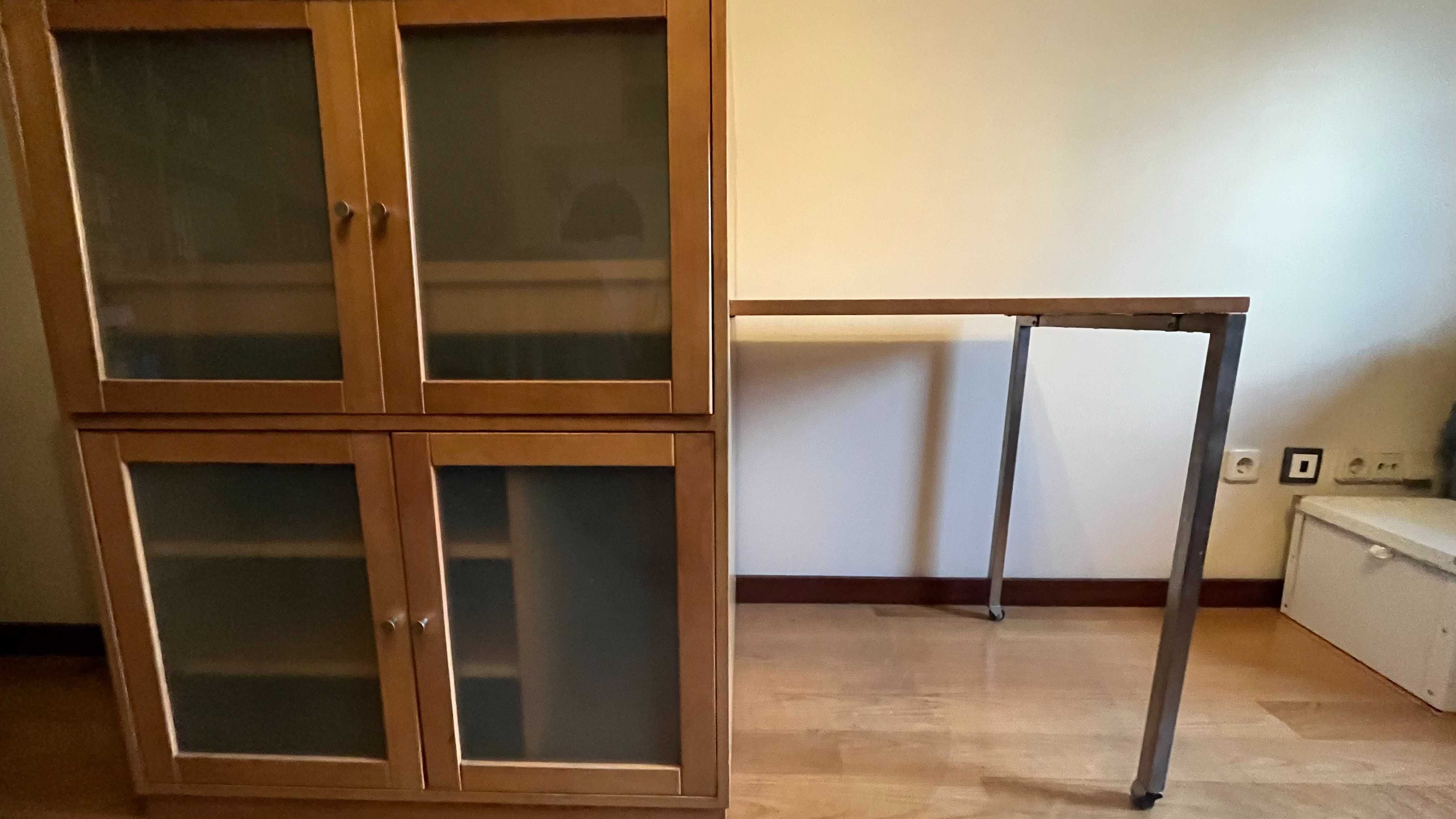 Armário em faia com mesa lateral