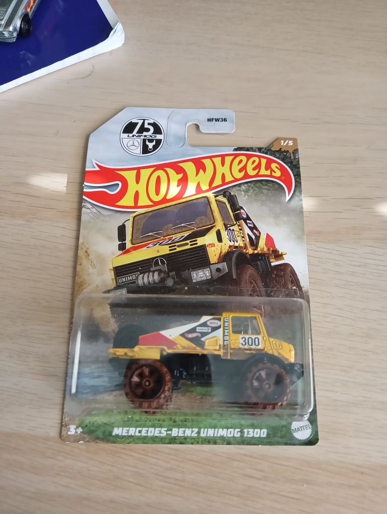 hot wheels mercedes Benz unimog 1300 premium