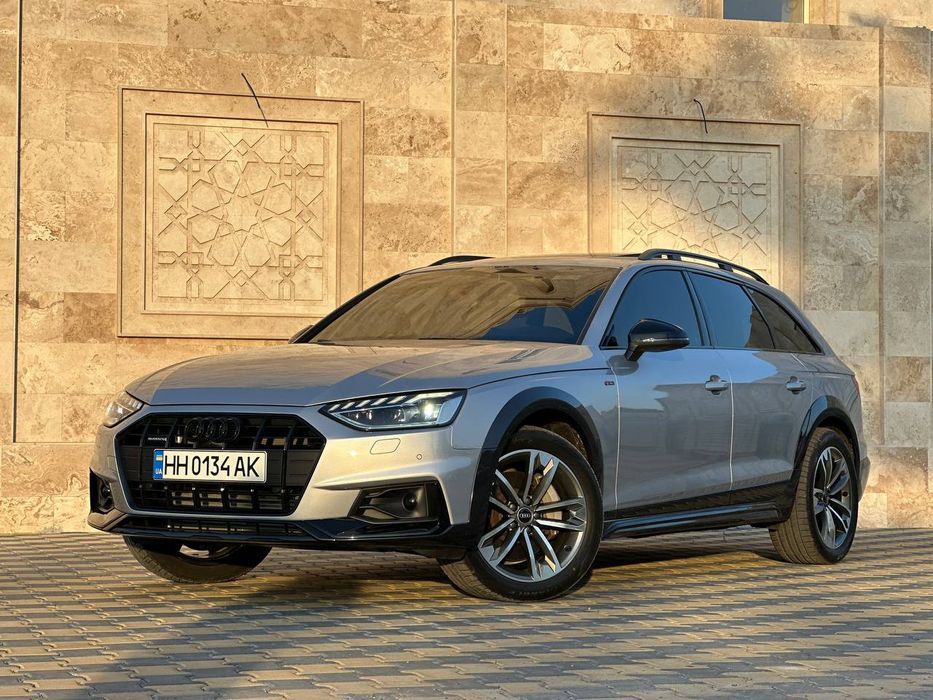 Audi A4 Allroad 2023 Quattro Ultra • S-Line