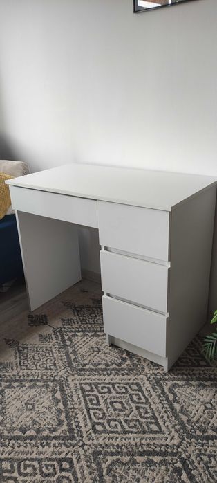 Małe biurko białe