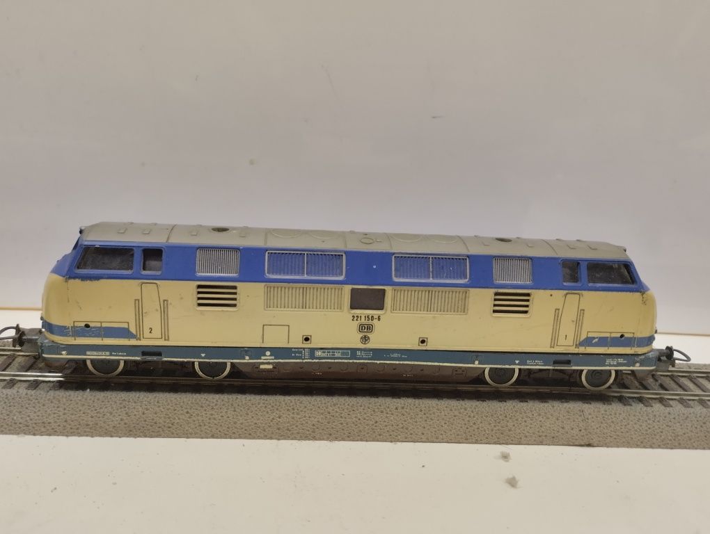 Lokomotywa spalinowa Lima BR221 skala H0 //301