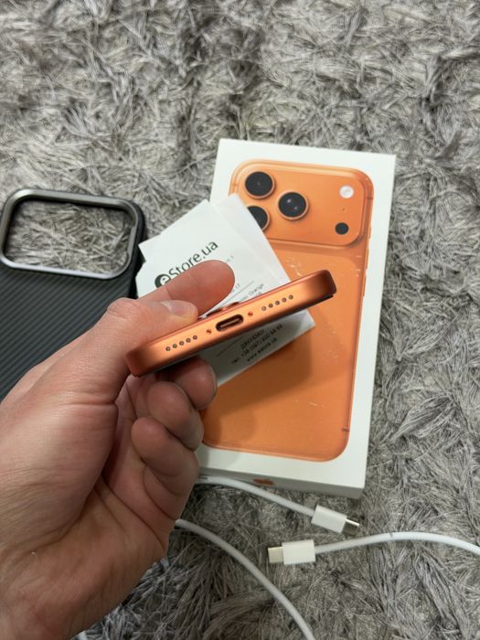 iPhone 17 Pro 256GB Cosmic Orange eSIM (MG7L4)