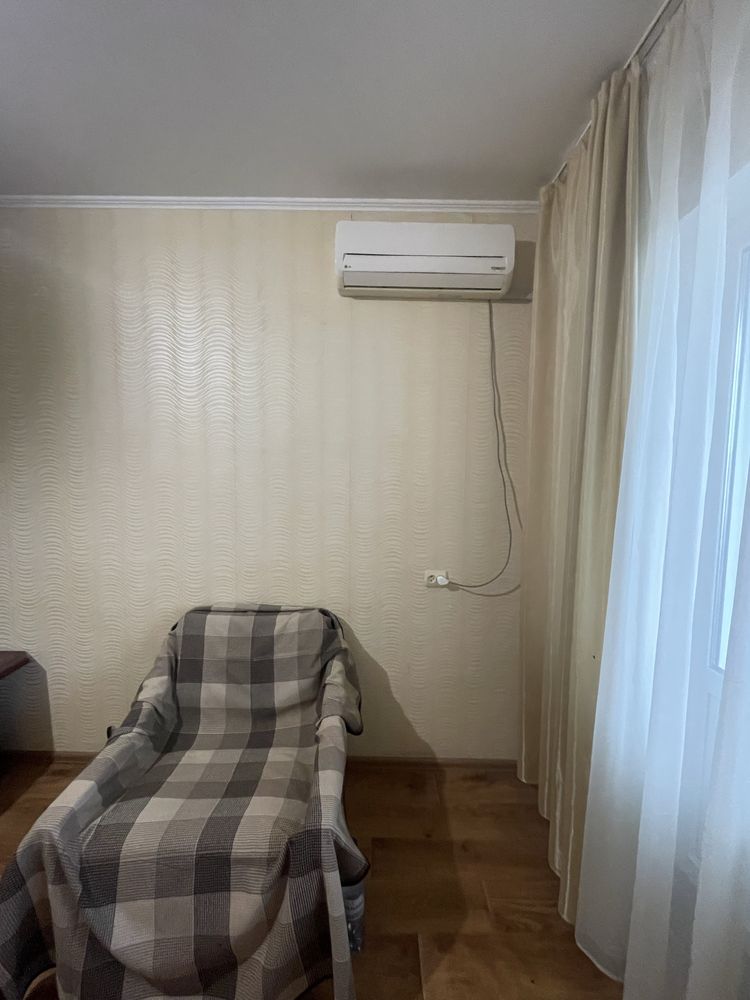 Оренда 1 кім.кв. в р-ні Красного Мосту з автономним опаленням
